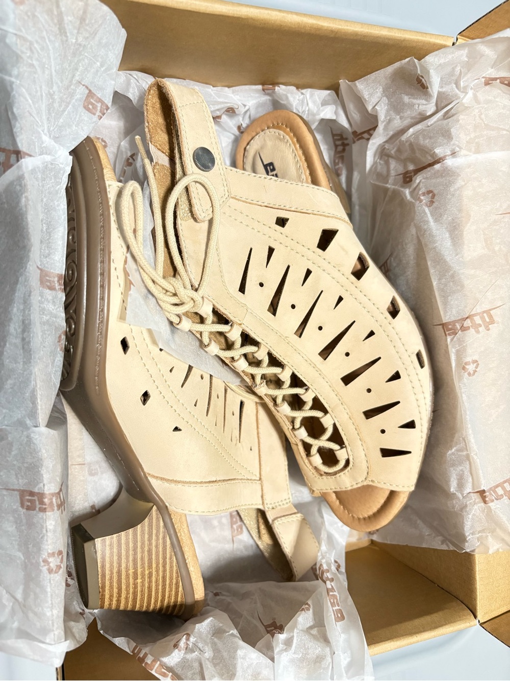 NIB Earth Brands “Kristen” Nubuck Leather Lace-Up Ankle Gladiator-Style Sandal